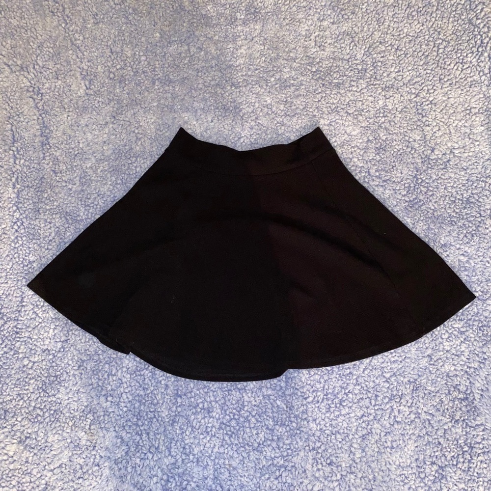 Black skater skirt 🦋